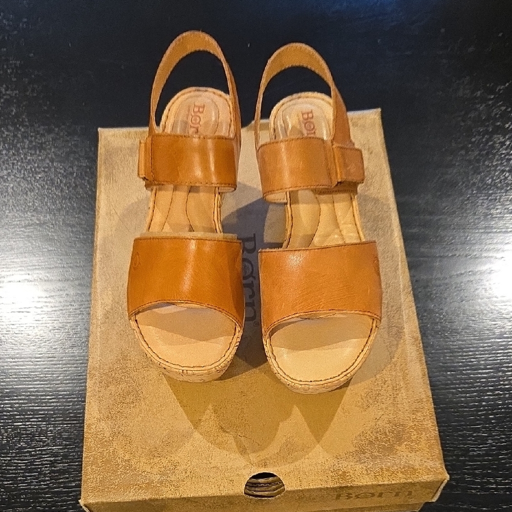 NIB! Born Mae Wedge Sandal 6